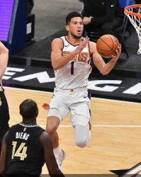  奥格斯堡防守反击犀利，客场爆冷击败传统强队