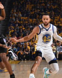  福克斯关键三分绝杀，国王险胜开拓者止住颓势  