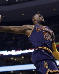  阿德巴约统治油漆区，热火主场轻取活塞稳固排位