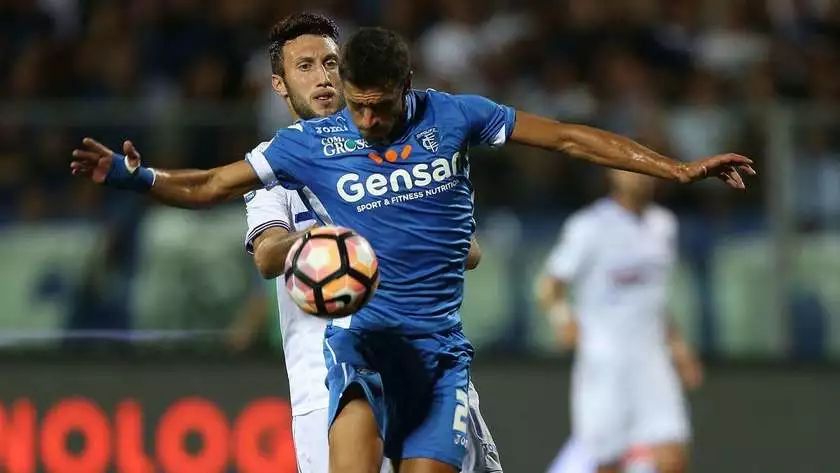  弗赖堡定位球战术奏效，客场逼平劲旅收获一分  