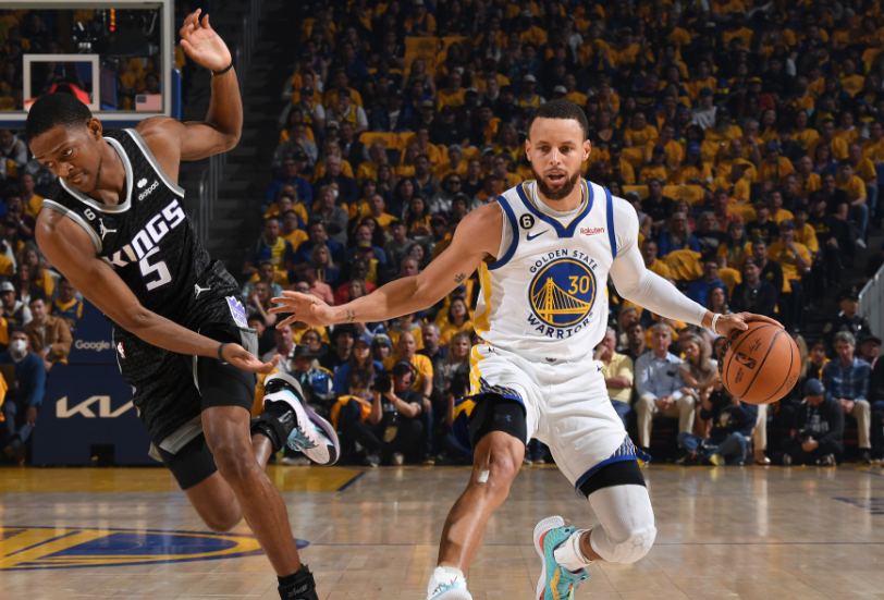  福克斯关键三分绝杀，国王险胜开拓者止住颓势  