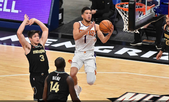  奥格斯堡防守反击犀利，客场爆冷击败传统强队