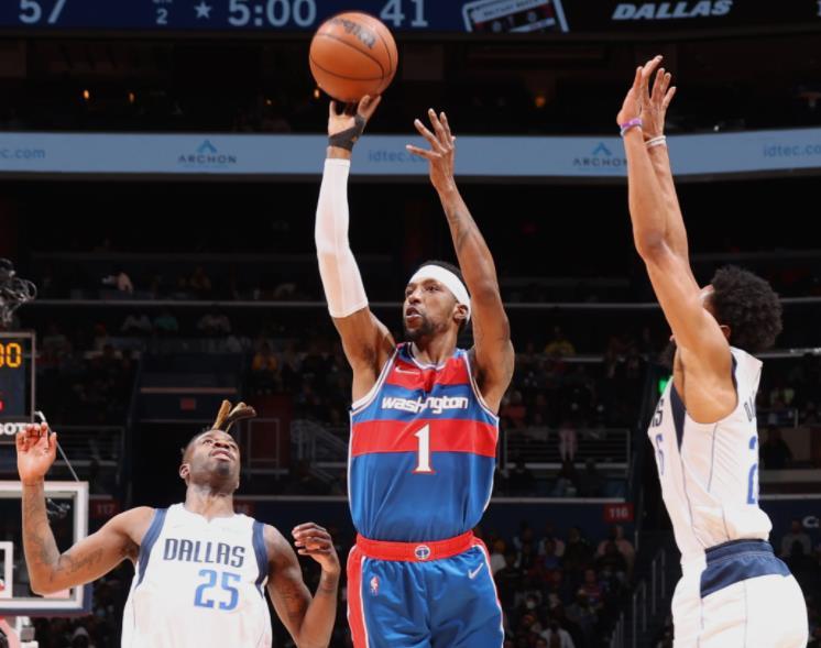  布朗森末节接管比赛，尼克斯逆转奇才延续季后赛希望